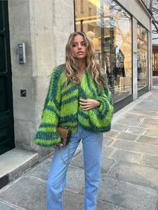 Pulls pour femmes Knits Tees Green Stripe Crochet Tricoté Cardigan Pull Lanterne Manches Oversize Manteau 2023 Automne Mode Lady Streetwear 230922