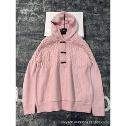 Chandards pour femmes pré-automne petit style paresseux pull à capuche en tricot lâche avec décoration de bouton de corne de vache