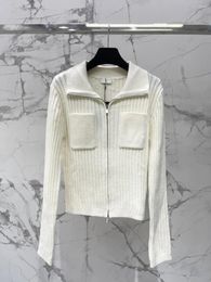 Les chandails pour femmes tissu cardigan à glissière hivernale utilisant le style étranger en laine de laine d'Italie ont une sorte de collège réducteur d'âge