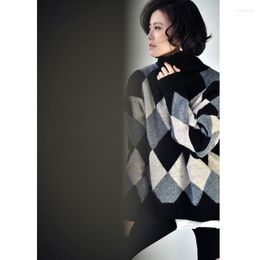 Pulls Femme MICOCO M2596C Littéraire Et Artistique Simple Rhombique Plaid Floral Avant Court Dos Long Lâche Col Haut Pull