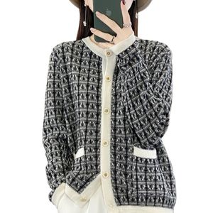 Cardigan en tricot de laine à col en V – Pull élégant pour femme avec parfum à sept aiguilles, veste en jacquard à carreaux et poche contrastée – Disponible en tailles S-XXL