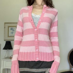 Damestruien Xingqing Grunge Y2K Fairycore Sweater Vrouwen Roze gestreepte knoop omlaag lange mouw vestiging tops 2000s esthetische gebreide kleding 230817