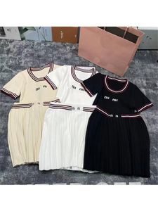 Set de camisa de punto dulce y elegante de las mujeres Falta de la camiseta de manga corta para mujeres de la academia de la academia de la academia de manga corta