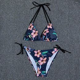 Swimwear féminin 1 Set Femmes Swimsuit Floral Imprimé Bikini rembourré à trois points