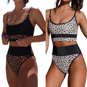 Bikinis imprimés léopard pour femmes de Swimwear 2024 Fichette de baignade de maillot de bain à deux pièces pour les vacances tropicales surfait sur deux pièces pour les vacances tropicales