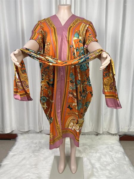 Swimswear pour femmes Africain 2024 Écharpe saoudienne Silk imprimé en liberté Maxi Robe Summer Beach Bohemian Robe Kaftan Kimono Sleeve courte B13