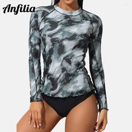 Swimwear féminin Anfilia Femmes à manches longues Rash Guard Shirts Top Srof Tie Dye Impression de chemise à ajustement proche Upf 50