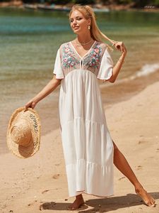Dames badkleding strandjurken voor vrouwen 2023 witte mesh bloem geborduurde bikini bedek elegante flare mouw lang gewaad zomerbaden