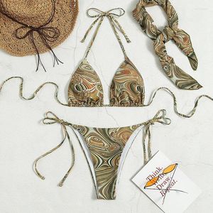 Bikini de maillots de bain pour femmes Ensemble d'ondes à rayures à rayures sexy Micro-Thong MAINTORS avec écharpe mini 2024 Cos l'ensemble de bain d'été Halter