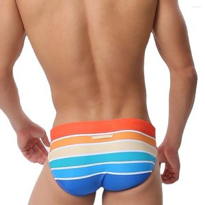 Swimwear de mujeres Rayas coloridas para hombres Resumen de natación sexy 2024 POUSO Men Bajas de natación Beach Surf Bathing Sport Wear Swimsux