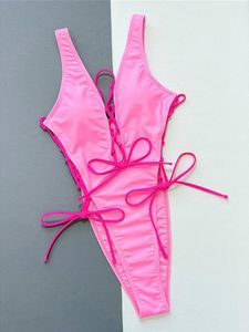 Swimwear de mujer Vapo Volado en V para mujeres Corte de piernas altas para mujeres con traje de baño femenino alrededor de monokini traje de baño de baño K4719