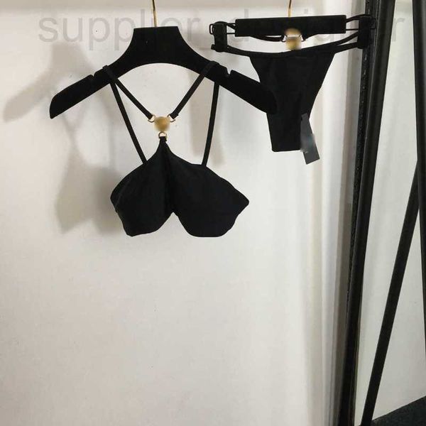 Designer de maillots de bain pour femmes New Women's Bikini Split Swimsuit Set avec décoration de boucle en or, magnifique soutien-gorge de dos, sous-vêtements + triangle 3oyl