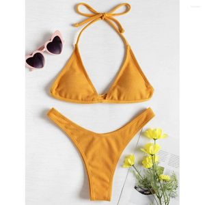 Bikini de maillot de bain de maillot de bain féminin Halterneck 2024 Sexe High Cut Set Brésilien String Femmes Girls Suite de natation