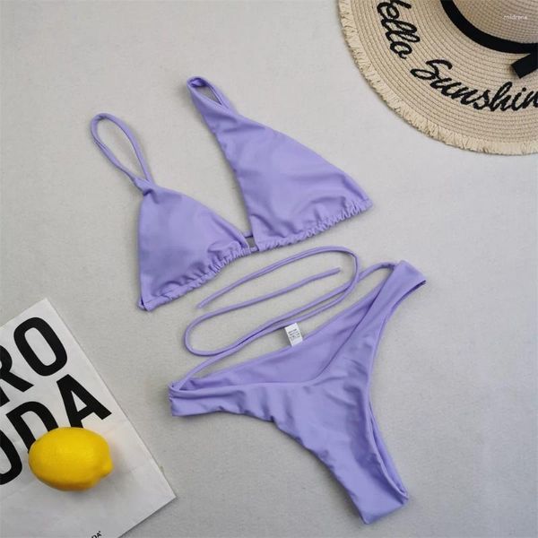 Traje de baño de mujeres Diseño irregular Cadena Bikini Micro tanga Traje de baño de un solo hombro Separe