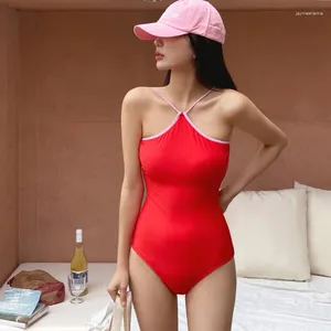 Swimwear Women's Korean 2024 Grand Triangle rouge Triangle monobloc section de maillot de bain mince et petite poitrine conservatrice