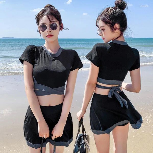 Swimwear féminin Femmes coréennes Deux pièces TOP et Jupe Set Sweetwsuit Packwork Spring Bathing Fssuile Sexy Monokini Beachwear