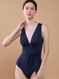 Swimwear féminin Ladies Korea 2024 Blackless One-Piece Bikini Swimsuit Deep V-Neck fuite arrière Couverture Belly Slim Sexy Femmes