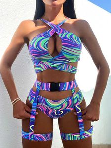 Swimwear féminin Peachtan Solid Black Bikini réglé en trois pièces de maillots de bain Womens 2023 New Strap Swimwwear Crisscross Swimwear Role Playing Set J240403