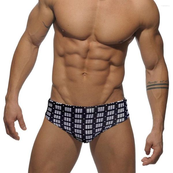 Swimwwear Imprimés pour hommes sexy de maillot de bain d'été sexy Briefes de bain basse de baignade Bulge Beach Wear Fashion Short Sport Homme Swim Trunks