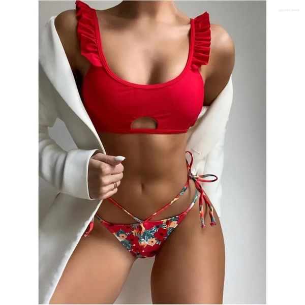 Swimwaies pour femmes Red Bikini haut de maillot de bain froncé des chaînes florales Lace Up Festival Tendance des femmes