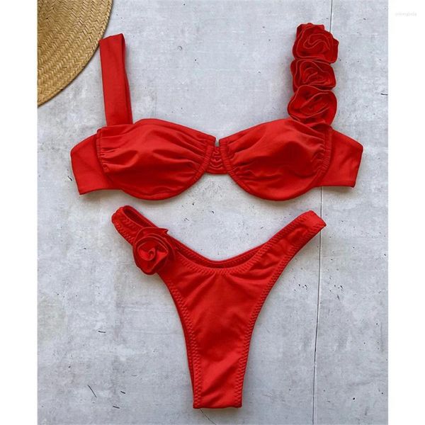 Swimons de maillots pour femmes Red Flowers Bikini string sous-ligne de maillot de bain plissé 3D Floral Vacation Swimswes sexy Femmes Baignage de plage nage