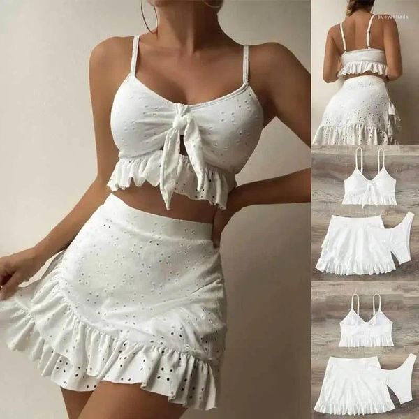 Swimwear pour femmes Bikini sexy trois pièces Ruffles Hollow Out Swimsuit Femmes Set with Skirt Bra Thong Pantes Suit Taille 2024