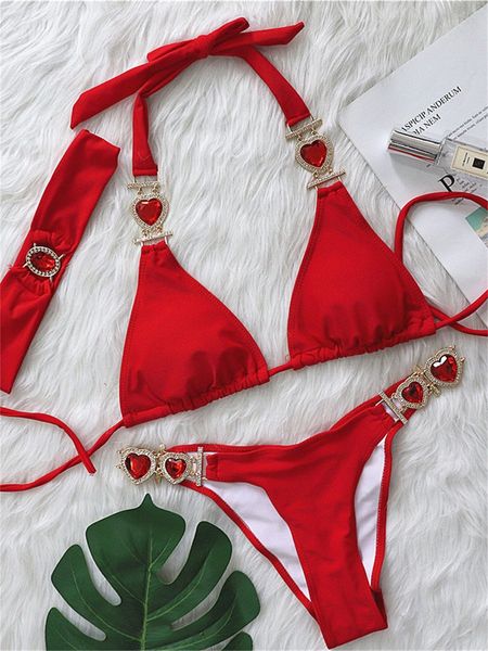 Maillots de bain pour femmes Sexy strass Bikini Mujer femmes solide rouge paillettes diamant string maillots de bain chaîne en métal maillot de bain bande 3 pièces maillot de bain 230425