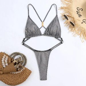 Swimwear féminin Slume Sexy Sexy Shiny One Piece Swimsuit 2024 Low Taist Thong Hollow Out Bikini Cross Bandage Backless Monokini Summer