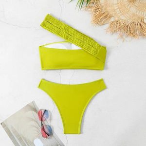 Swimwwear Split Design Beachwear Scolate de corde tressée élégante Ensemble de bikini avec une épaule de natation haute natation haute pour les femmes