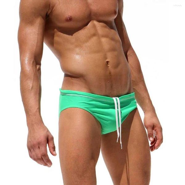 Swimwear féminin Uxh Men Sexy Couleur solide Triangle de nage en nylon Trunks Europe et Amérique Pantalon de plage de bikini