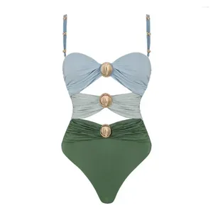 Swimwear féminin Femmes Monokini maillot de bain élégant de maillot de bain en une pièce sexy avec décoration de bouton métallique