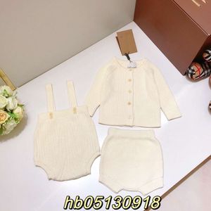 Dames T-shirt Autumn/Winter Girls 'Infant Creeper Kreeper gebreide driedelige set Beige White Baby Cardigan Strap Pants