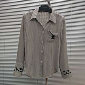 T-shirt féminin CE24SS Nouveau coffre brodé avec design de nœud papillon, plein de chemises élégantes et polyvalentes