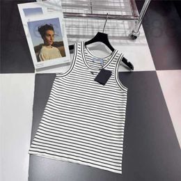 Dames T-shirtontwerper 2023 Zomer Nieuwe Fine Stripe Triangle Round Neck Slim Fit Elastische wol gebreide tanktop AKQV