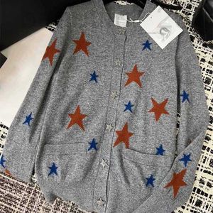 Dames T-shirtontwerper 2024 Early Spring New Nanyou Cha Westernized Age reduceert veelzijdige ster Jacquard Round Necked Round Neck Breaked Cardigan voor vrouwen A68D