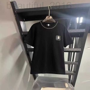 Dames T-shirtontwerper 2024 Nieuwe Xiaoxiangjia Early Spring Black Heavy Industry ketting nekstijl Casual korte mouw gebreide shirt 3FD6