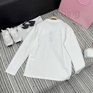 T-shirt Femme Designer 23 Début Automne Nouveau MIU Âge Réduire Polyvalent Mode Slim Lettre Petit Champignon Broderie Fit T-shirt À Manches Longues Pour Femmes TOCY