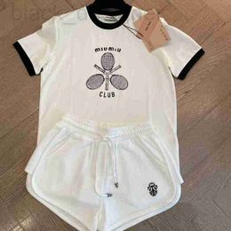 Dames T-shirt designer 24 lente/zomer nieuw niche-ontwerp zwart en wit contrasterende racket top met korte mouwen T1BU