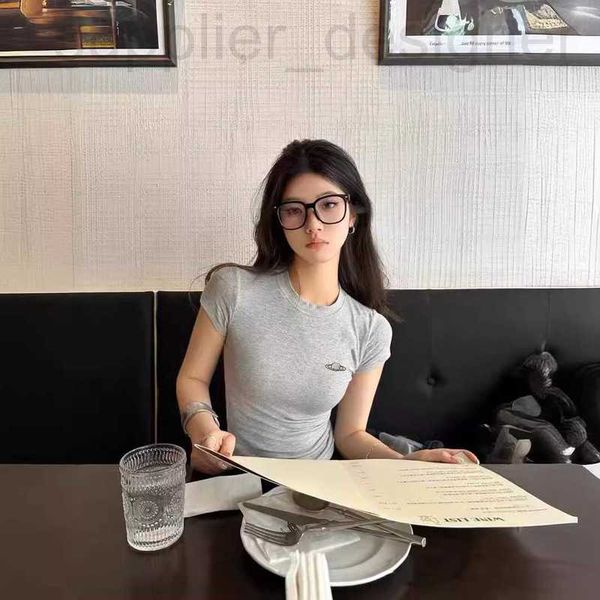 T-shirt pour femmes Version correcte de Saturne Xitai Houjia Classic Grey Grey Giry Book rouge Ice Silk Silk T-shirt à manches courtes et shorts PA0K