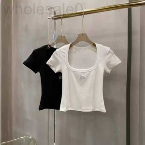 Camiseta para mujer Diseñador Europeo 2024 Moda de verano Diamante caliente Cuello grande Chica picante Camiseta de manga corta ajustada Top en forma de 5KPD