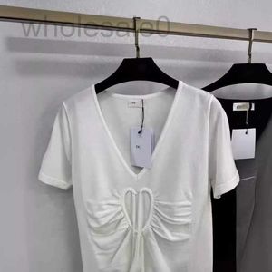 T-shirt pour femmes Designer de haute qualité 2024 Début d'été Nouveau cordonnage plissé en laine en V T-shirt à manches courtes à manches courtes