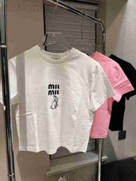 Designer de t-shirts pour femmes Haute qualité 23 Printemps / Été Nouveau Mou ~ T-shirt à manches courtes avec broderie de lettres de petit lapin Slim Fit Round Neck Style EQWU