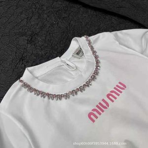 Dames T-shirt ontwerper MM 24 lente/zomer nieuw mode niche-ontwerp met Dingdiamond knoopkraag Casual veelzijdig T-shirt LROZ