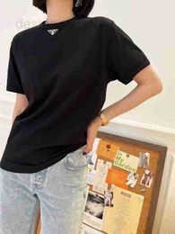 Diseñador de camisetas para mujer New Spring Summer Classic Triangle Fashion Simple Versatile Basic Camiseta de manga corta Top Y03I
