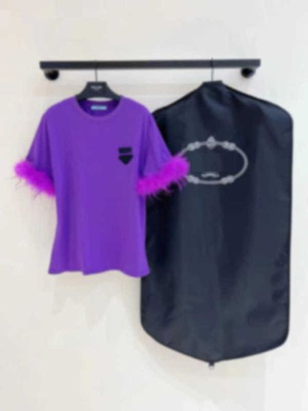 T-shirt Femme Designer P Home Tshirt pour femmes 2024 début du printemps nouveau triangle standard coton manches plume épissage conception T-shirt à manches courtes femme vêtements