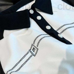T-shirt pour femmes Designer Summer Nouveau revers contrastant en noir et blanc, diamant perle boucle polo haut à manches courte, t-shirt polyvalent avant épaule avant 6xaf