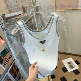 Designer de t-shirts pour femmes T-shirts pour femmes sans manches Femme Gilets Réservoirs d'été Camis Tees Gilet Chemise courte Ice Silk Tops SKSA