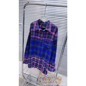 T-shirt pour femmes du début de l'automne design à plaid à plaid de style paresseux à manches longues