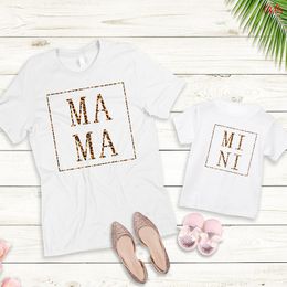 Camiseta de la mujer Familia Familia Mamá mini estampado Madre e hija ropa Mommy Baby Girl Boys Top Summer Outfits