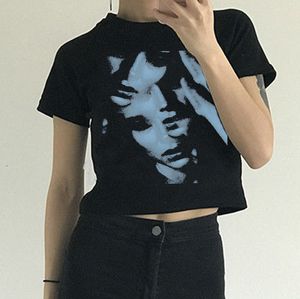 T-shirt Femme Gothique Emo Vintage Crop Top Visage Graphique Imprimé Sweat Top Tee Y2K Esthétique Harajuku Streetwear Femmes Slim Fit Crop t-shirt 230422